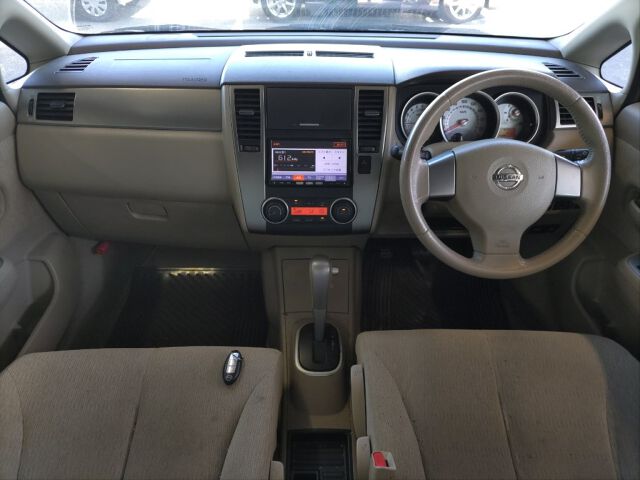 2012 Nissan ティーダラティオ 15M auction photo 3