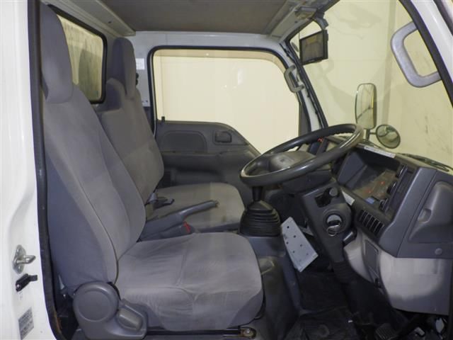 2013 Isuzu Elf Refrigerated and frozen trucks auction photo 6