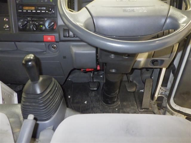 2013 Isuzu Elf Refrigerated and frozen trucks auction photo 8