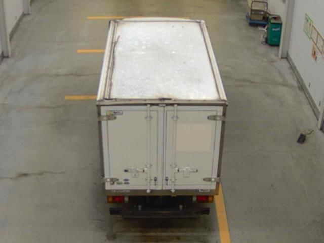2013 Isuzu Elf Refrigerated and frozen trucks auction photo 3