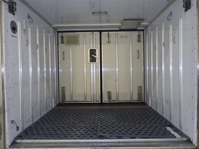 2013 Isuzu Elf Refrigerated and frozen trucks auction photo 4