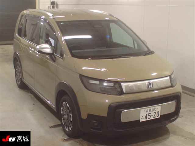 2026 Honda Freed 4WD e:HEV Crosstar Japan auction vehicle