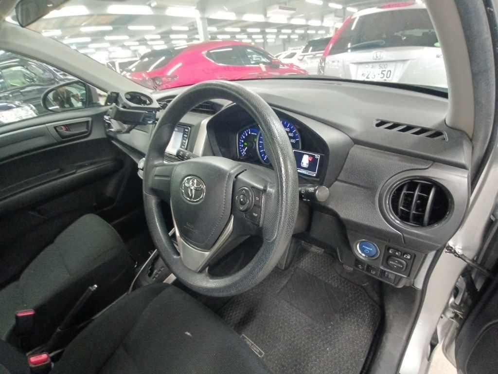 2021 Toyota Corolla Fielder ハイブリッド EX auction photo 9