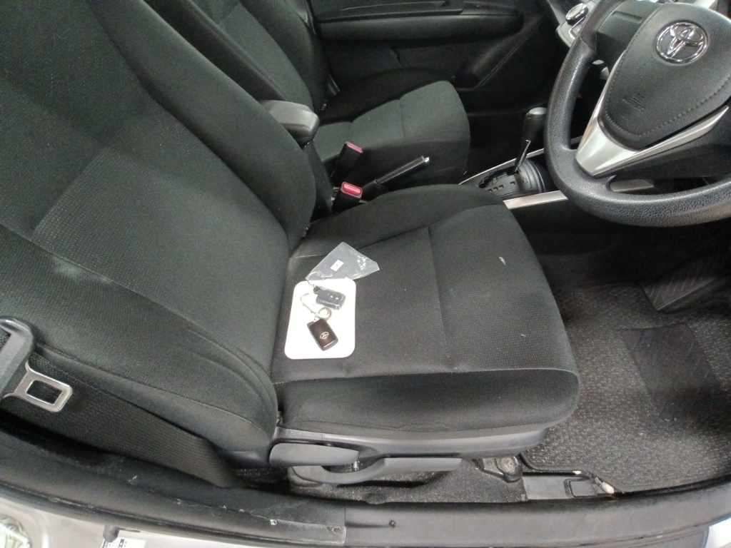 2021 Toyota Corolla Fielder ハイブリッド EX auction photo 10