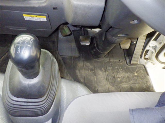 2009 Isuzu Elf Tank car auction photo 7