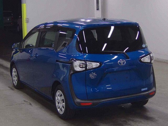 2016 Toyota Sienta X auction photo 2