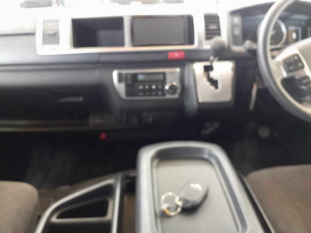 2022 Toyota Hiace GL auction photo 11