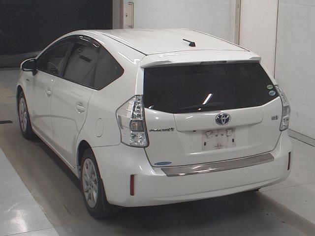 2014 Toyota Prius Alpha S auction photo 2