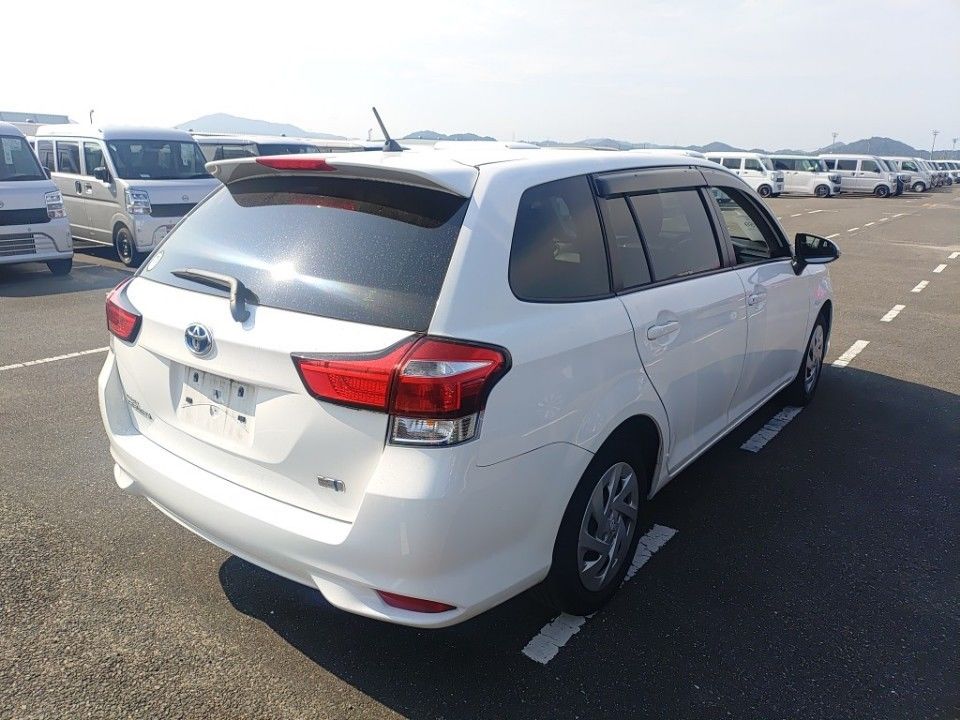 2021 Toyota Corolla Fielder auction photo 2