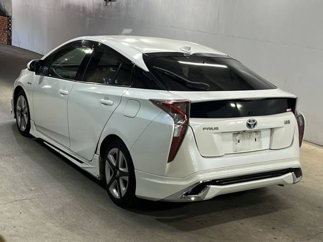2016 Toyota Prius Sツーリングセレクション auction photo 3
