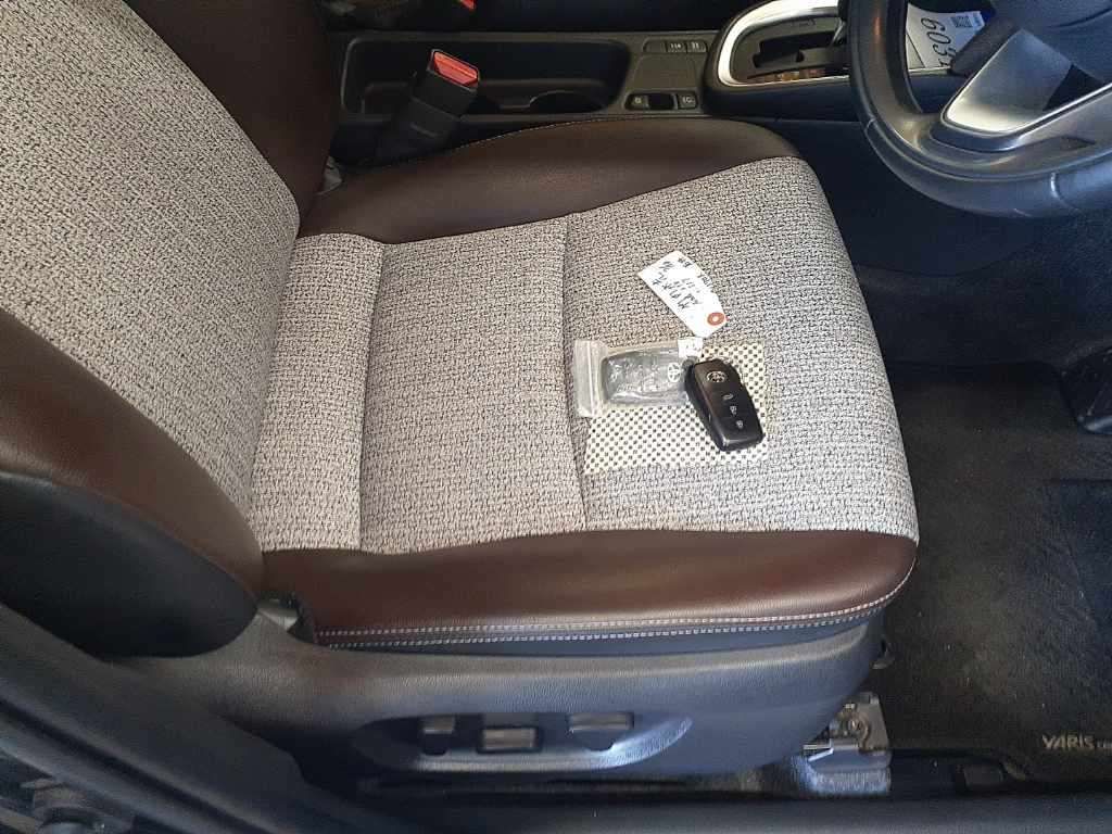2022 Toyota Yaris Cross Z auction photo 10