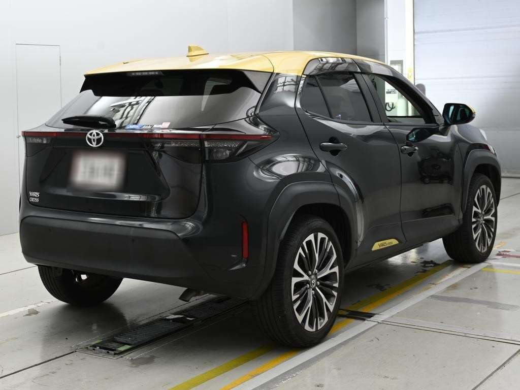 2022 Toyota Yaris Cross Z auction photo 2