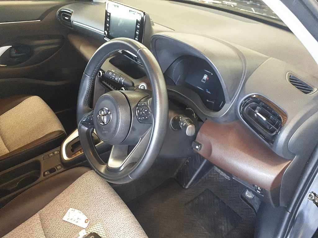 2022 Toyota Yaris Cross Z auction photo 9