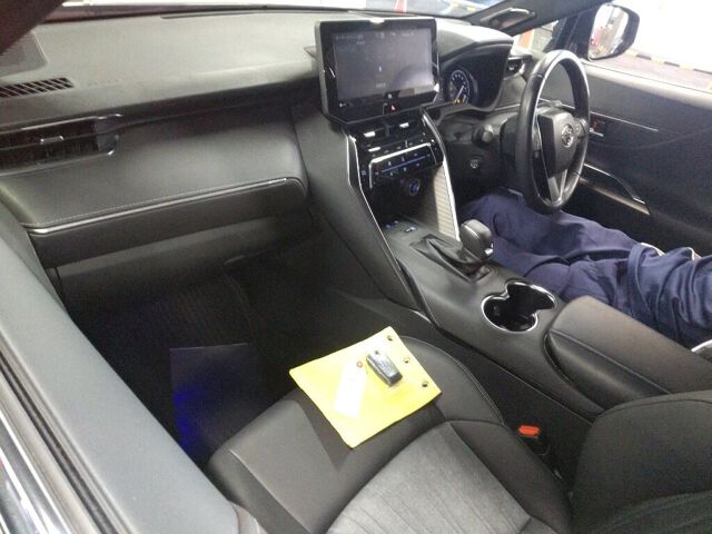 2022 Toyota Harrier Z auction photo 3