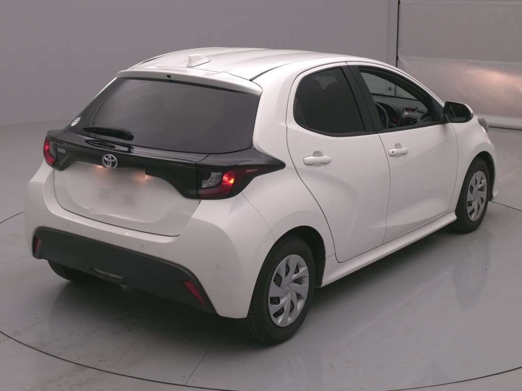 2022 Toyota Yaris X auction photo 2