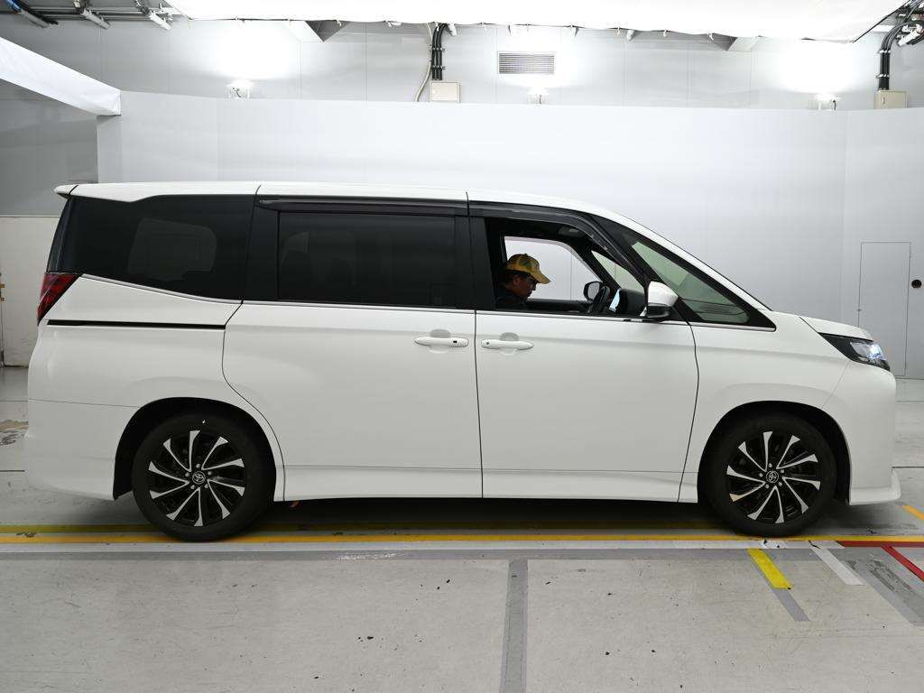 2023 Toyota Noah Hybrid S-Z auction photo 3