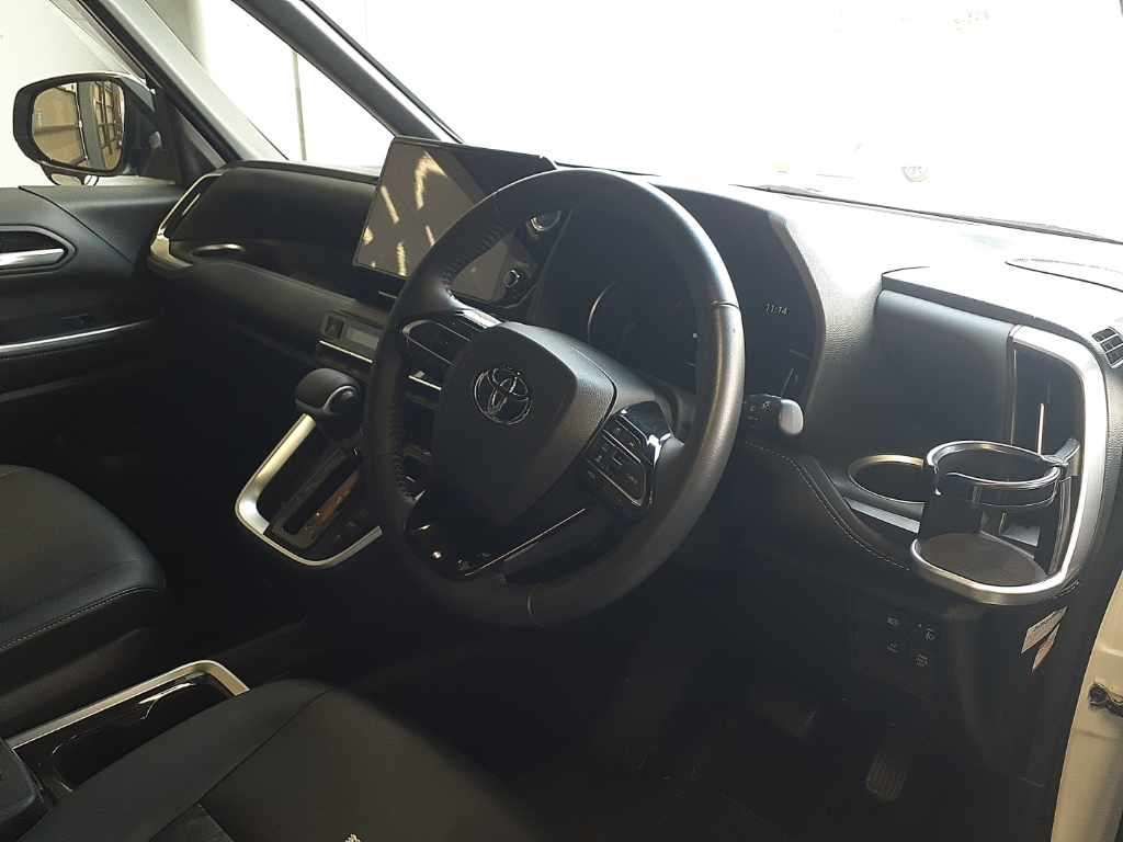 2023 Toyota Noah Hybrid S-Z auction photo 9