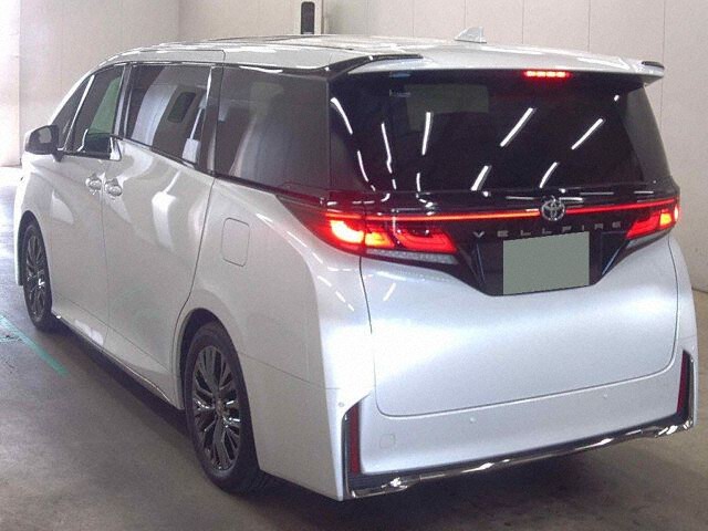 2025 Toyota Vellfire Z Premier auction photo 2