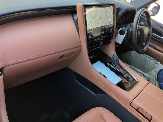 2025 Toyota Vellfire Z Premier auction photo 3