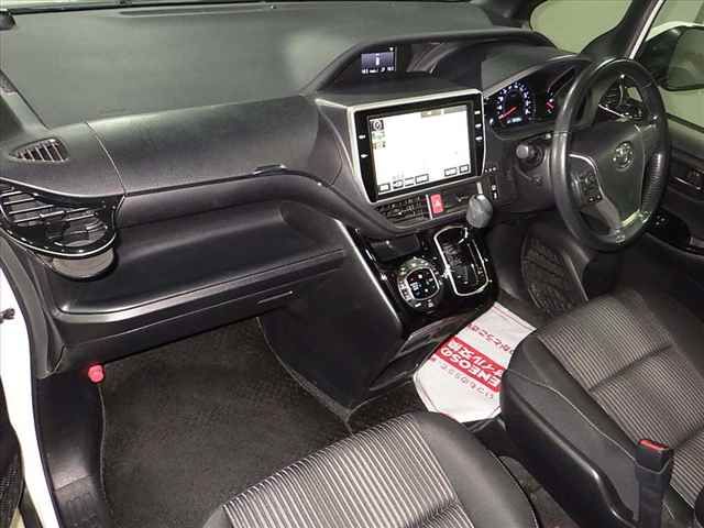 2017 Toyota Voxy ZS auction photo 5