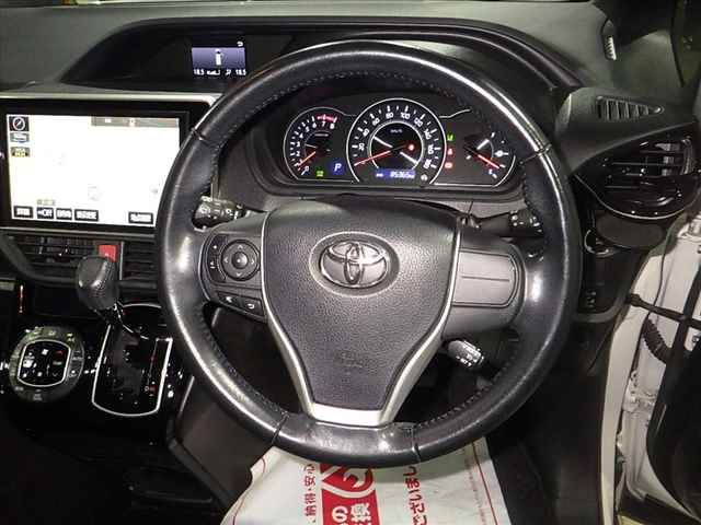 2017 Toyota Voxy ZS auction photo 8