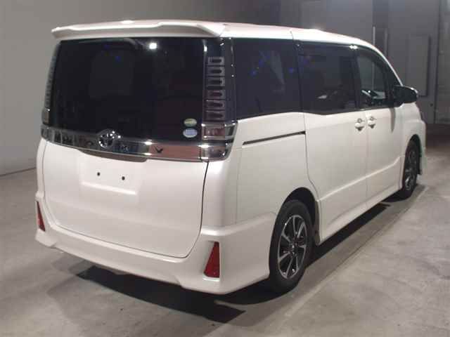 2017 Toyota Voxy ZS auction photo 2
