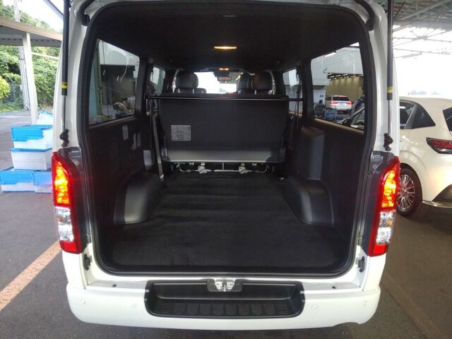 2025 Toyota Hiace LSGLダークプラS 4WD auction photo 6