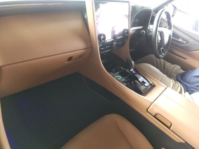 2025 Toyota Vellfire Z Premier auction photo 3