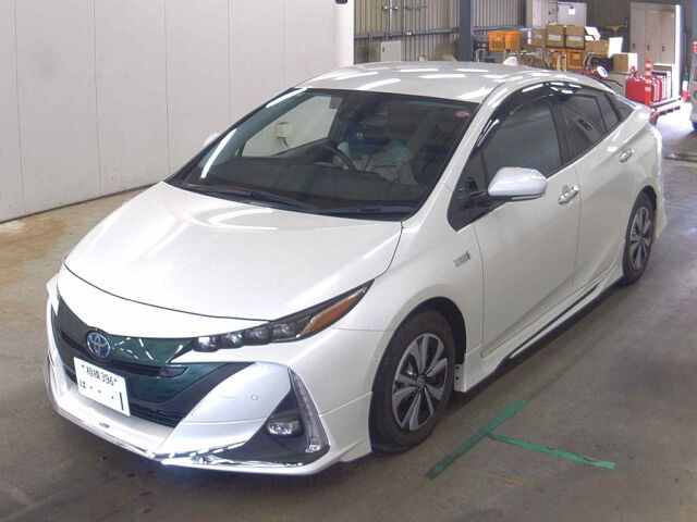 2019 Toyota Prius PHEV Aレザーパッケージ auction photo 4