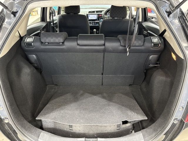 2016 Honda Fit 4WD 13G Fパッケージ auction photo 12