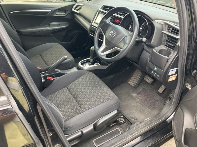 2016 Honda Fit 4WD 13G Fパッケージ auction photo 8