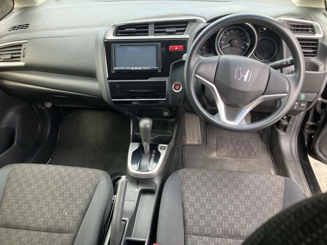 2016 Honda Fit 4WD 13G Fパッケージ auction photo 4