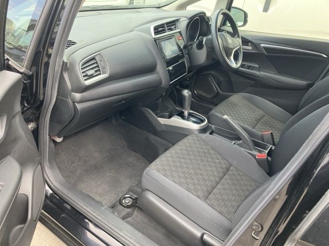 2016 Honda Fit 4WD 13G Fパッケージ auction photo 9