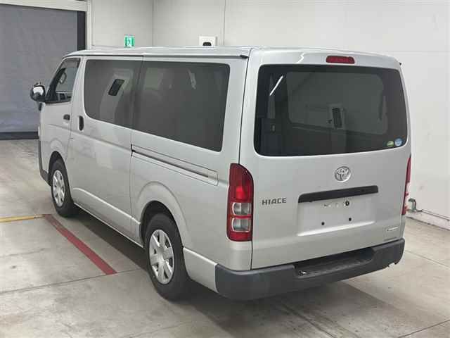 2020 Toyota Hiace ロングDX auction photo 2