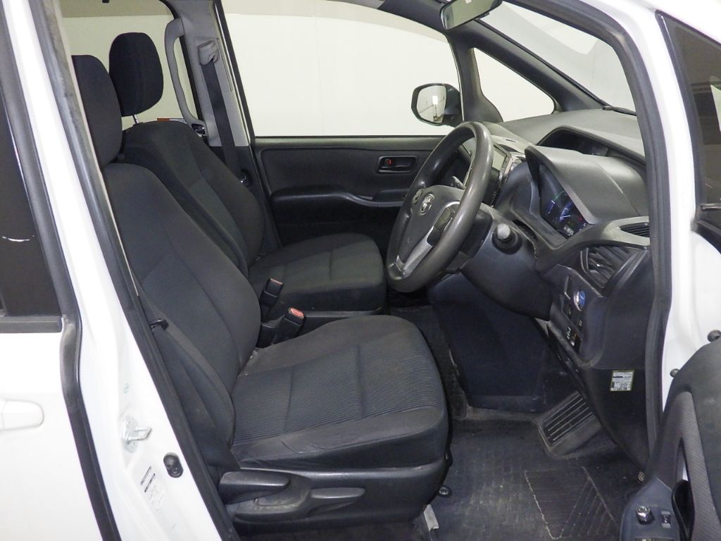 2015 Toyota Voxy ハイブリッドX auction photo 6