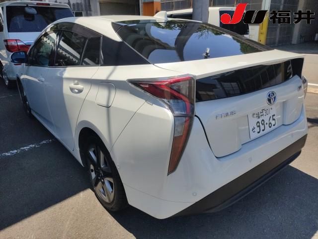 2017 Toyota Prius Sセーフティプラス auction photo 2