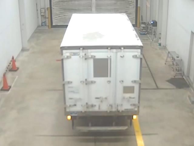 2003 Isuzu Elf Refrigerated and frozen trucks auction photo 3