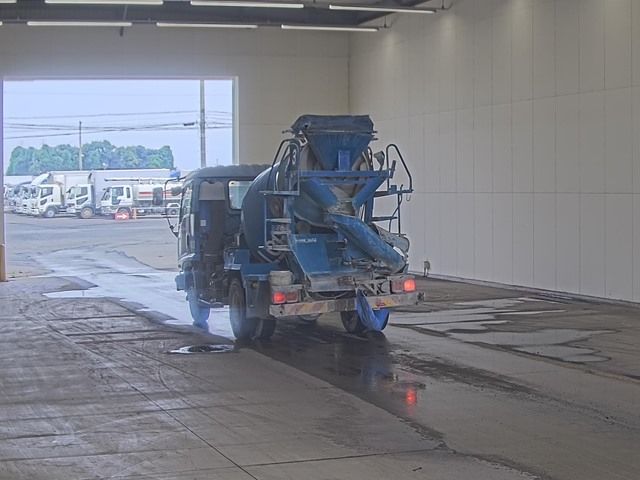 2007 Isuzu Forward ミキサー auction photo 2