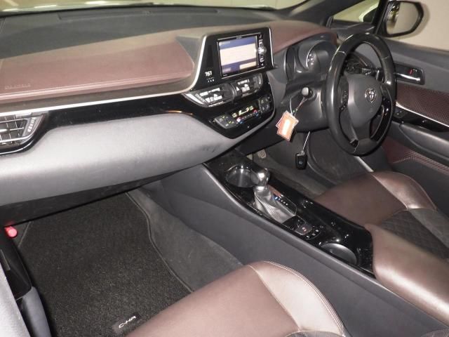 2018 Toyota C-HR G auction photo 2