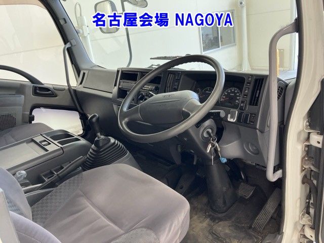 2011 Isuzu Forward アルミバン auction photo 4