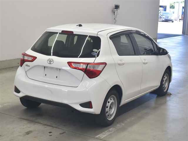 2017 Toyota Vitz F Mパッケージ auction photo 5