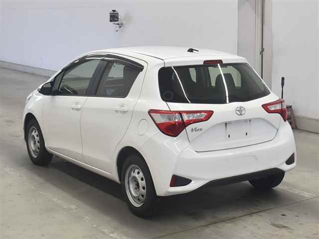 2017 Toyota Vitz F Mパッケージ auction photo 2