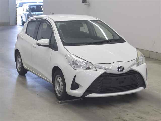 2017 Toyota Vitz F Mパッケージ Japan auction vehicle