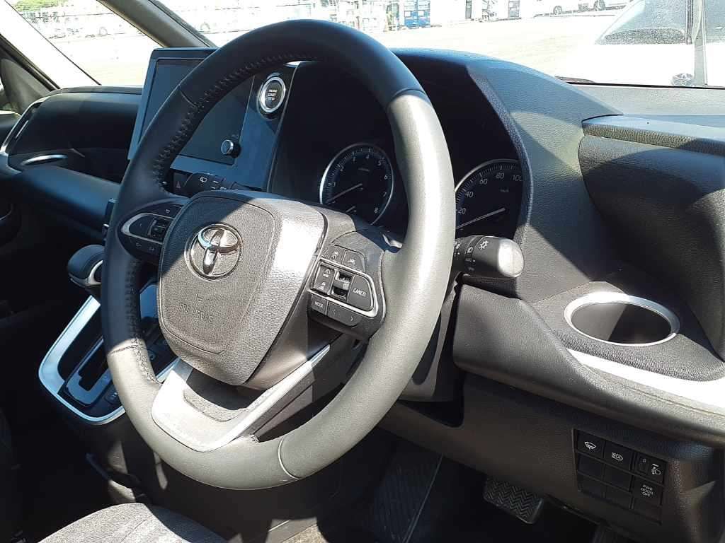 2022 Toyota Noah G 4WD auction photo 9