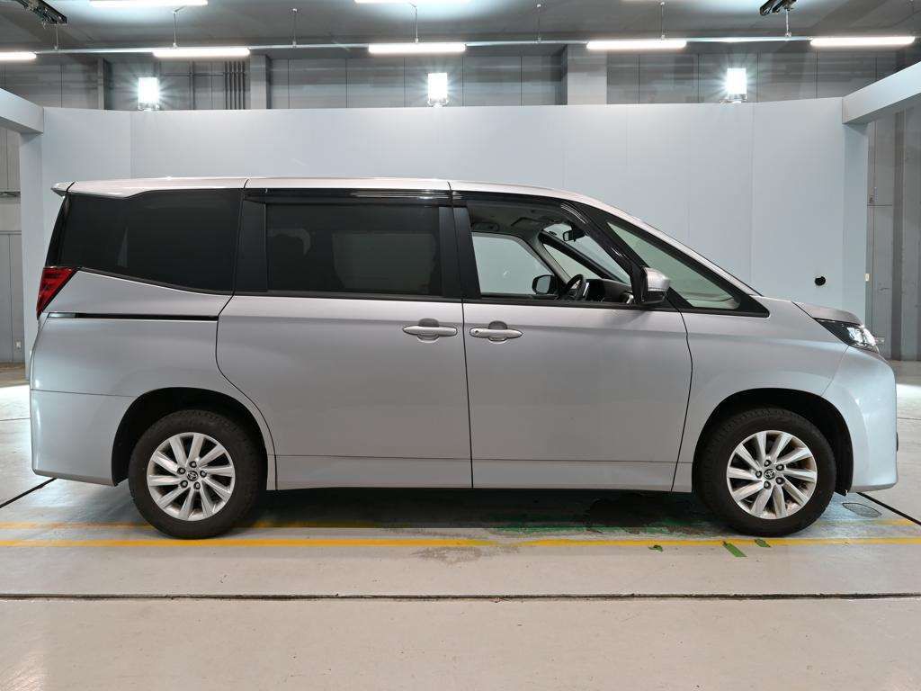 2022 Toyota Noah G 4WD auction photo 3