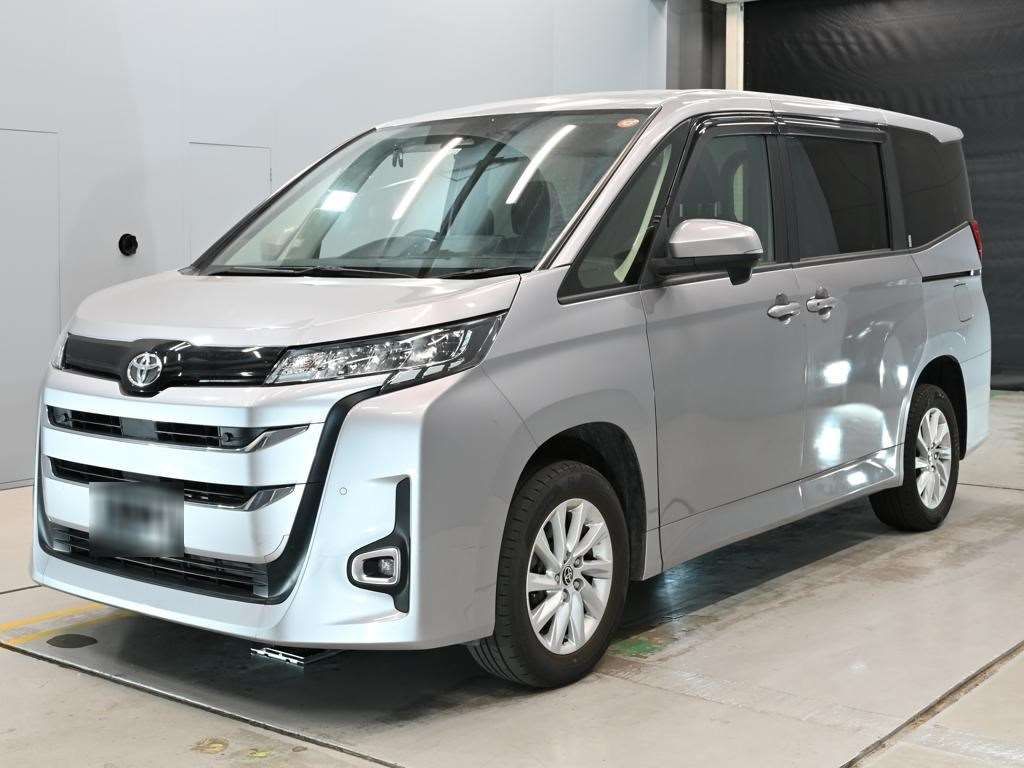 2022 Toyota Noah G 4WD Japan auction vehicle