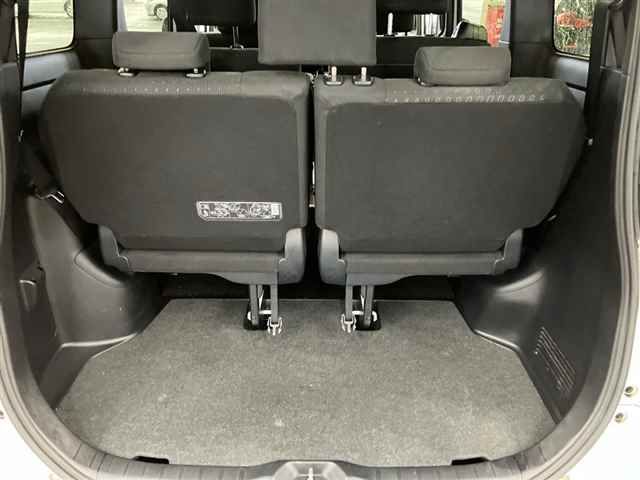 2017 Toyota Voxy V 4WD auction photo 9