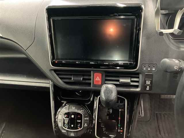 2017 Toyota Voxy V 4WD auction photo 6