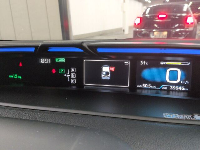 2018 Toyota Prius PHEV Aユーティリティプラス auction photo 6