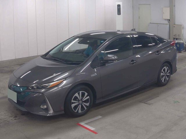 2018 Toyota Prius PHEV Aユーティリティプラス auction photo 4